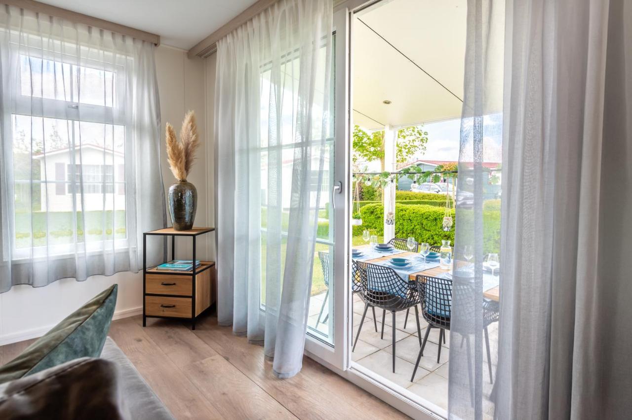 Luxe 5-Persoons Chalet Op Familiecamping Baarland Eksteriør bilde